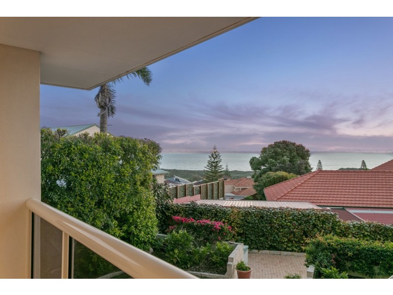 16 Volunteer Place, Ocean Reef WA 6027