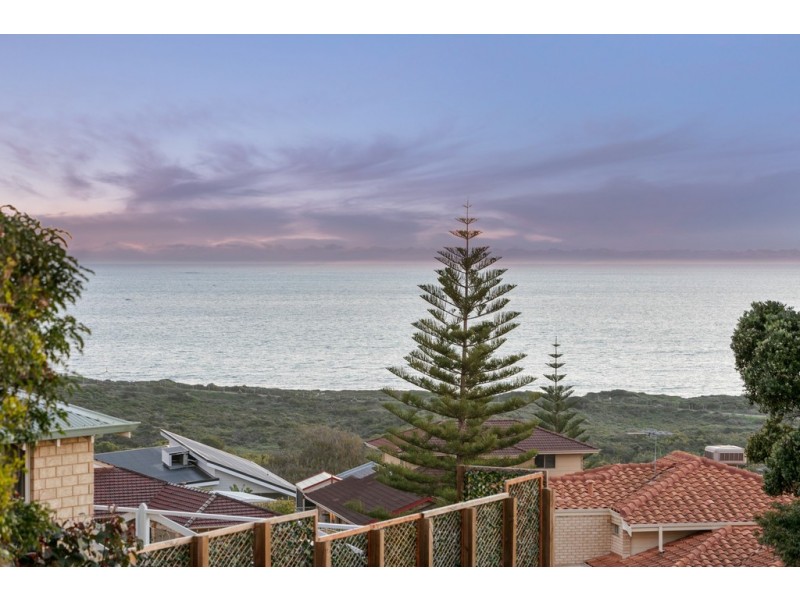 16 Volunteer Place, Ocean Reef WA 6027