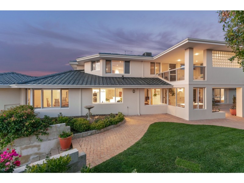 16 Volunteer Place, Ocean Reef WA 6027