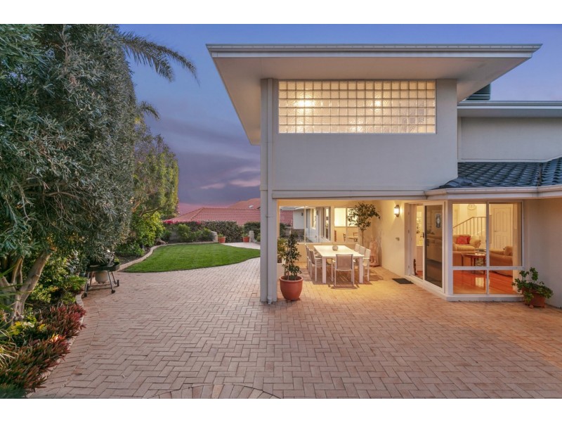 16 Volunteer Place, Ocean Reef WA 6027