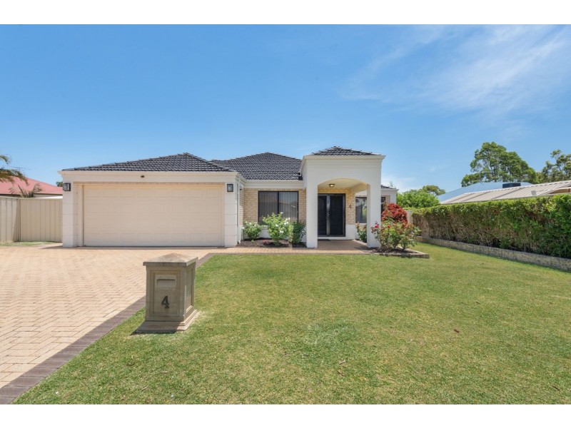 4 Clarafield Meander, Tapping WA 6065