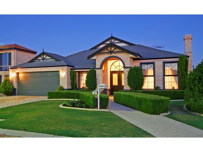 4 Whitmore Tce, Heathridge WA 6027