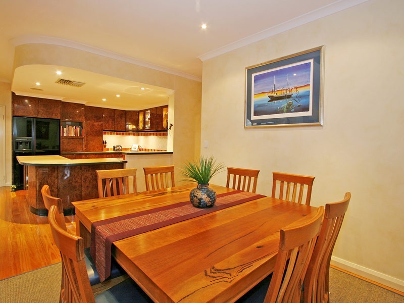 4 Whitmore Tce, Heathridge WA 6027