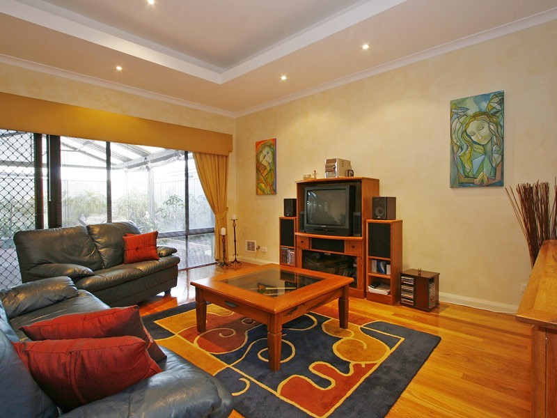 4 Whitmore Tce, Heathridge WA 6027