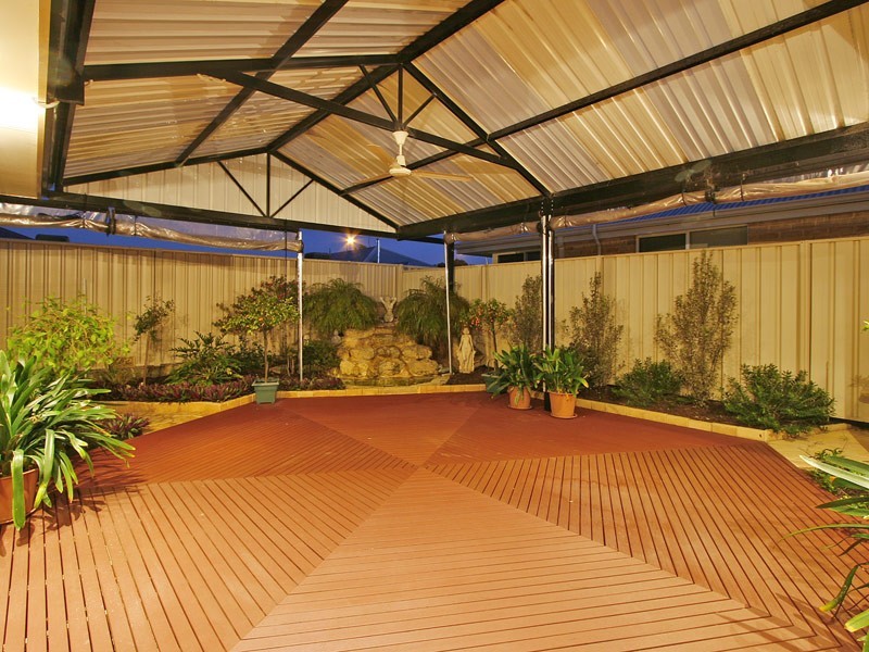 4 Whitmore Tce, Heathridge WA 6027