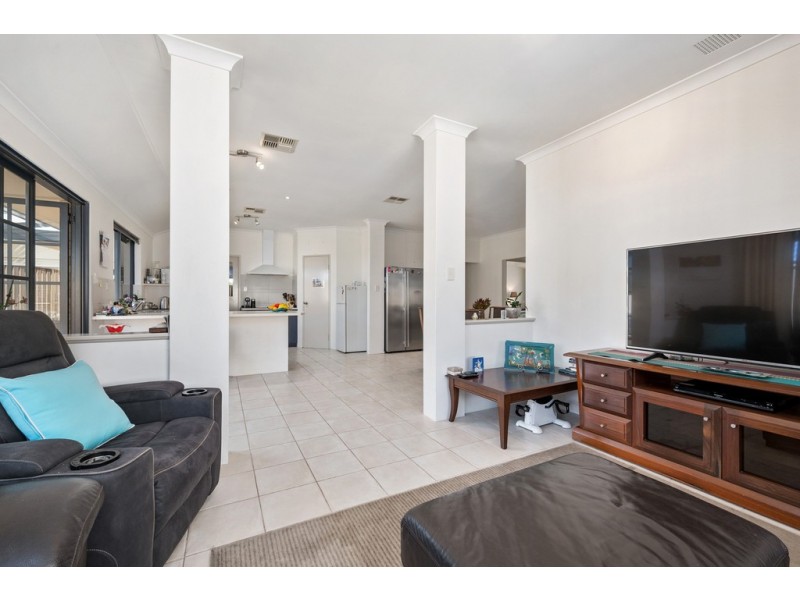 12 Grasslands Loop, Kingsley WA 6026