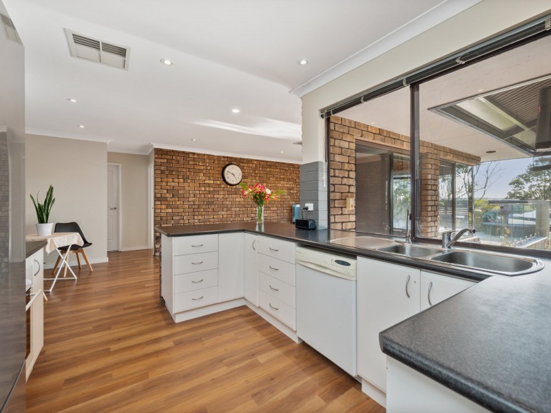 14 Burntoak Way, Kingsley WA 6026