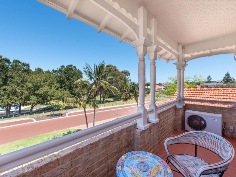 5 Waterston Gardens, Hillarys WA 6025