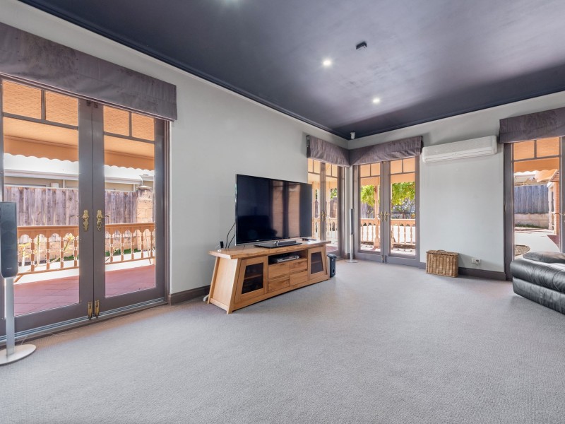 5 Waterston Gardens, Hillarys WA 6025