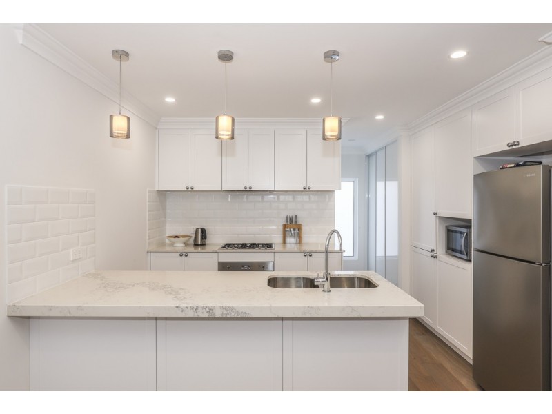 4/31 Connaught Street, West Leederville WA 6007