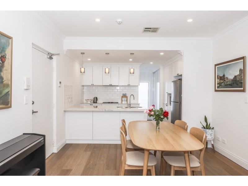 4/31 Connaught Street, West Leederville WA 6007