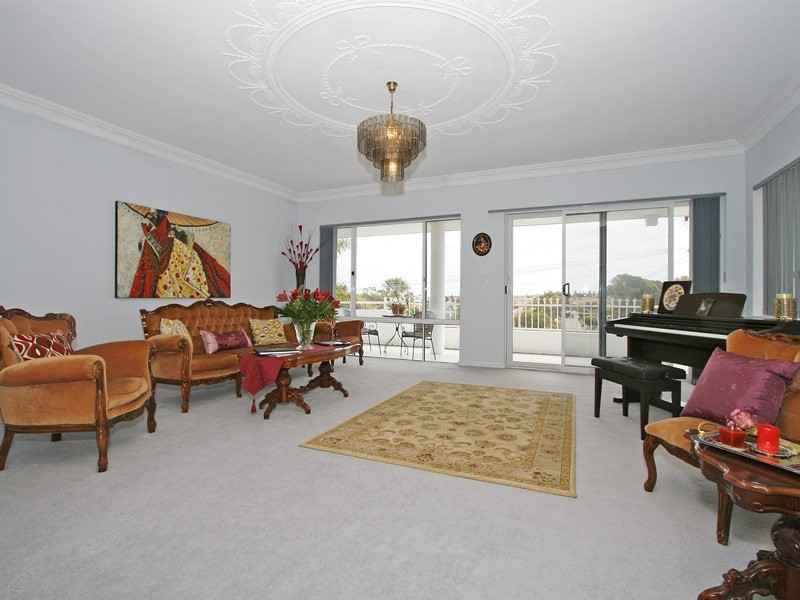 6 Solander Road, Hillarys WA 6025