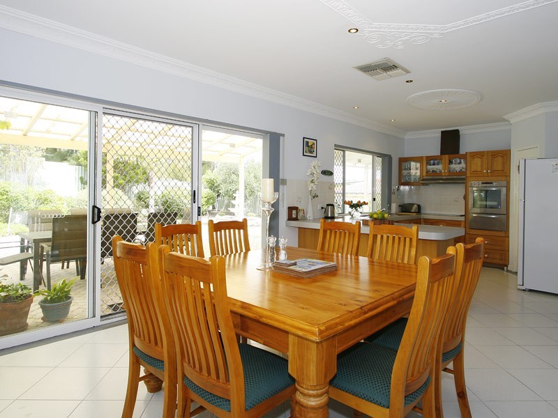 6 Solander Road, Hillarys WA 6025