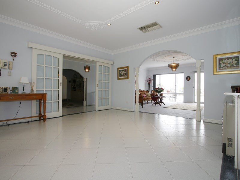 6 Solander Road, Hillarys WA 6025