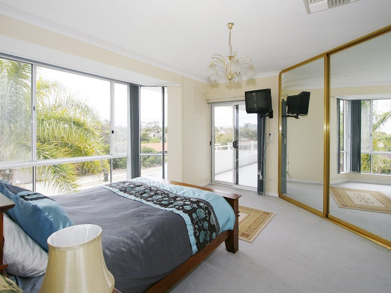 6 Solander Road, Hillarys WA 6025