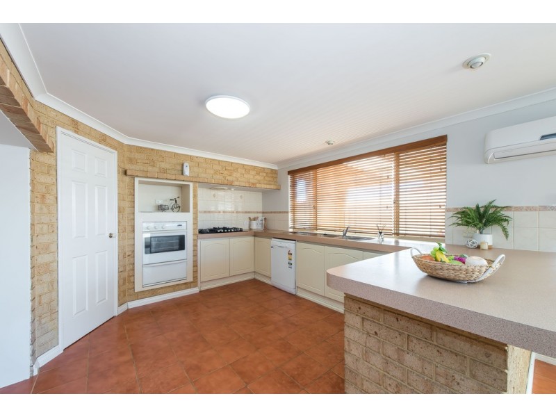 14 Chadlington Drive, Padbury WA 6025