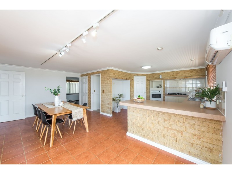 14 Chadlington Drive, Padbury WA 6025