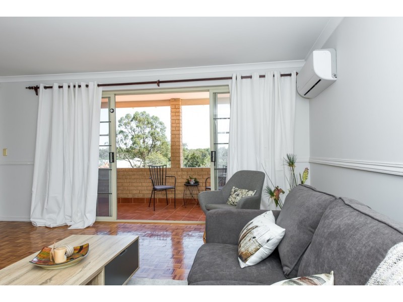 14 Chadlington Drive, Padbury WA 6025