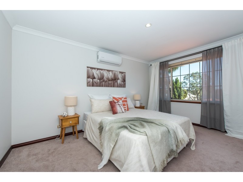 14 Chadlington Drive, Padbury WA 6025