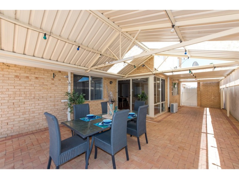 14 Chadlington Drive, Padbury WA 6025