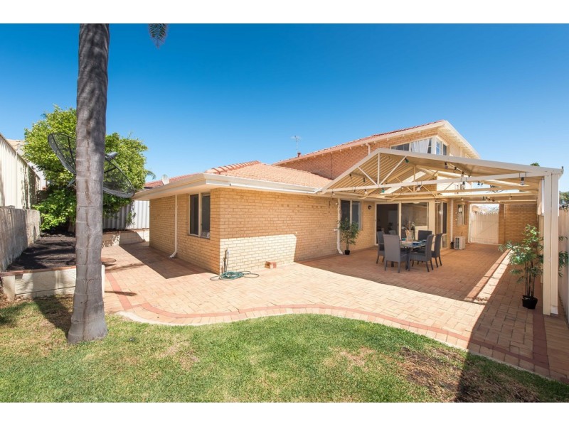 14 Chadlington Drive, Padbury WA 6025