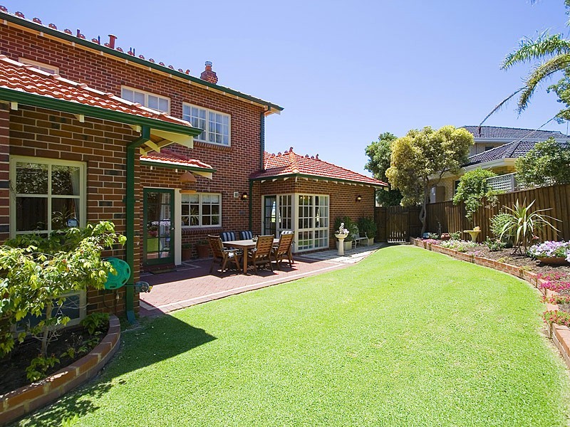 9 Kilarney Heights, Kallaroo WA 6025