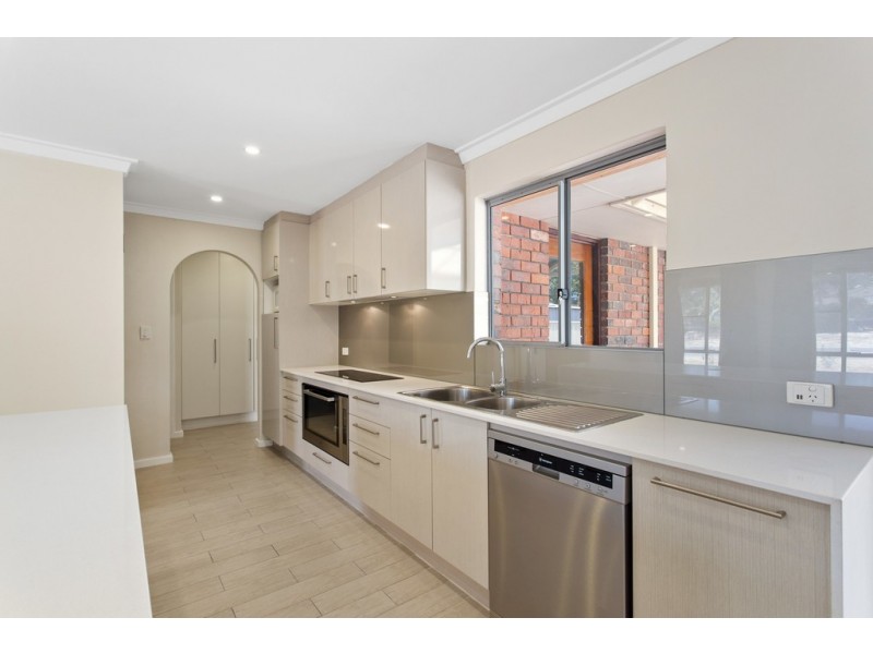 16 Kingsley Drive, Kingsley WA 6026