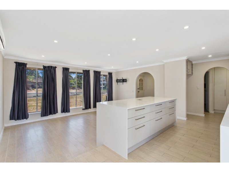 16 Kingsley Drive, Kingsley WA 6026