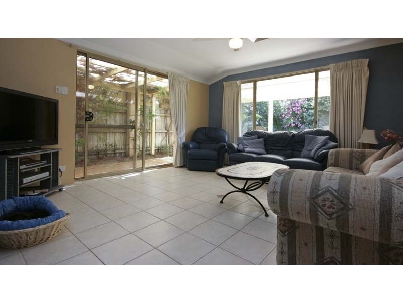 8 Holyhead Green, Mindarie WA 6030