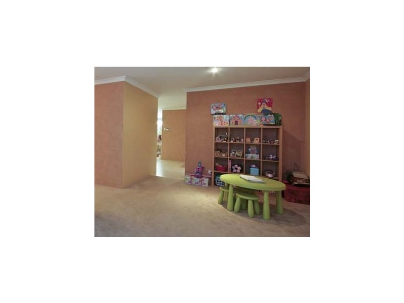 8 Holyhead Green, Mindarie WA 6030