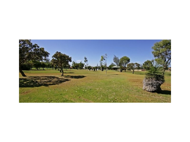 8 Holyhead Green, Mindarie WA 6030