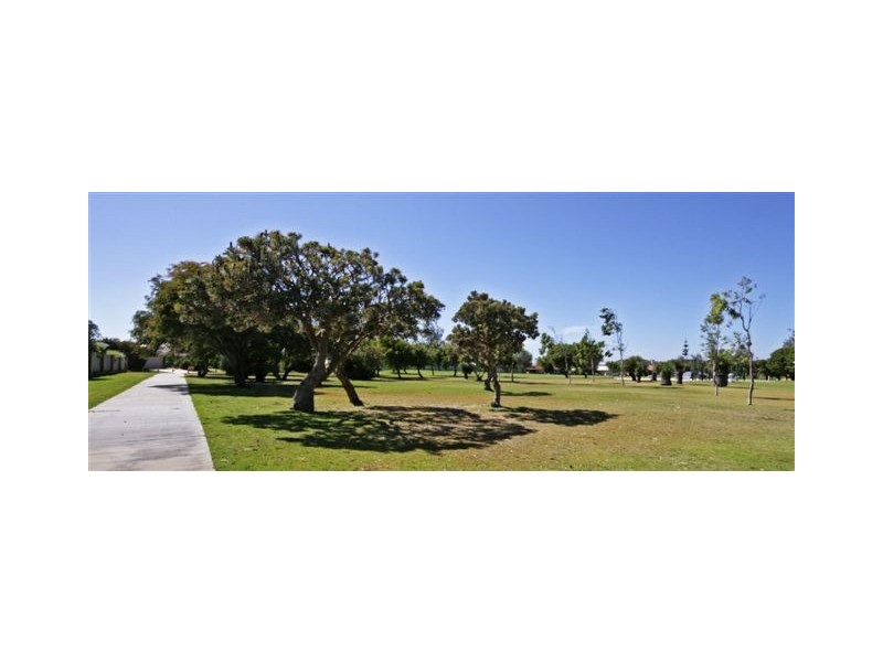 8 Holyhead Green, Mindarie WA 6030