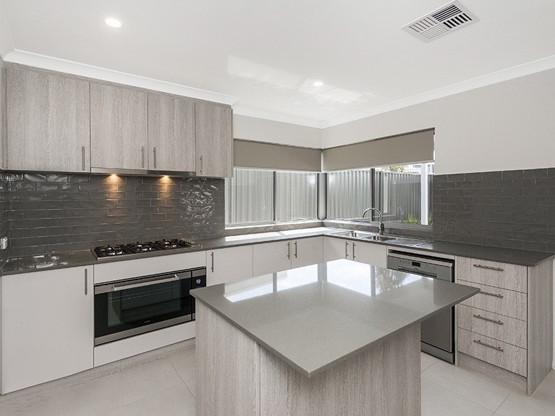 14 Laila Turn, Madeley WA 6065