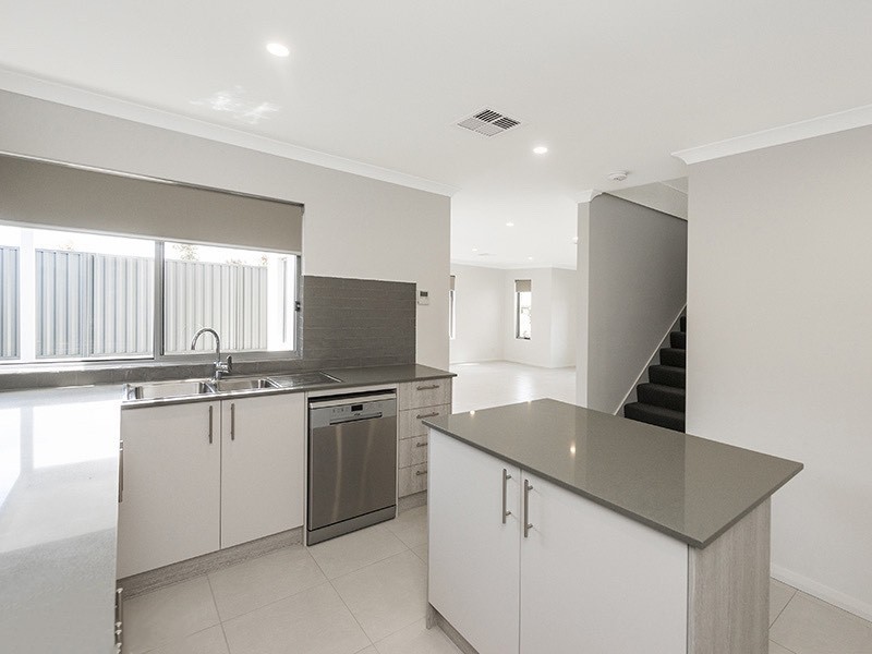 14 Laila Turn, Madeley WA 6065