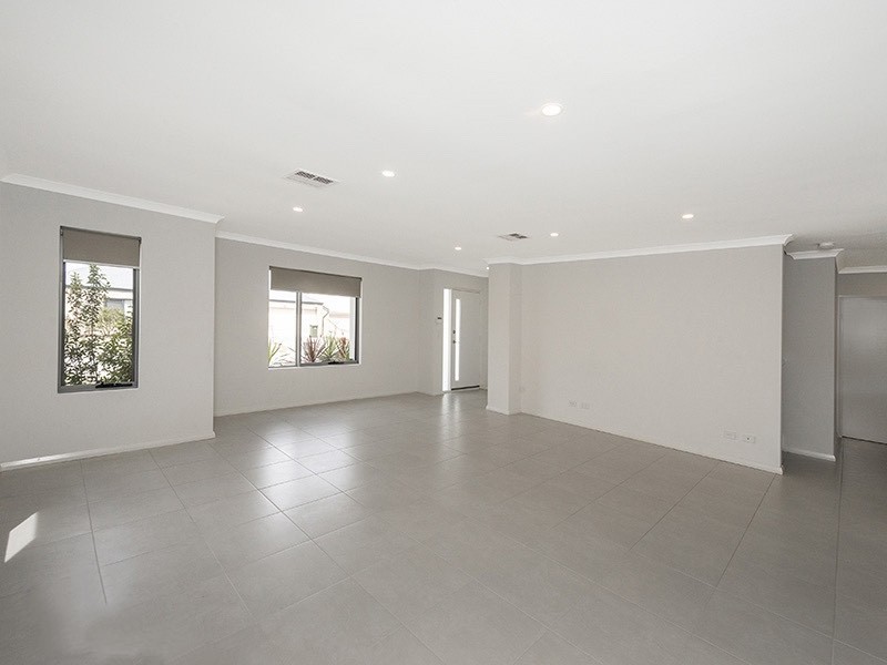 14 Laila Turn, Madeley WA 6065