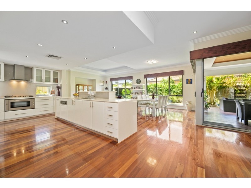 7 Risana Close, Madeley WA 6065