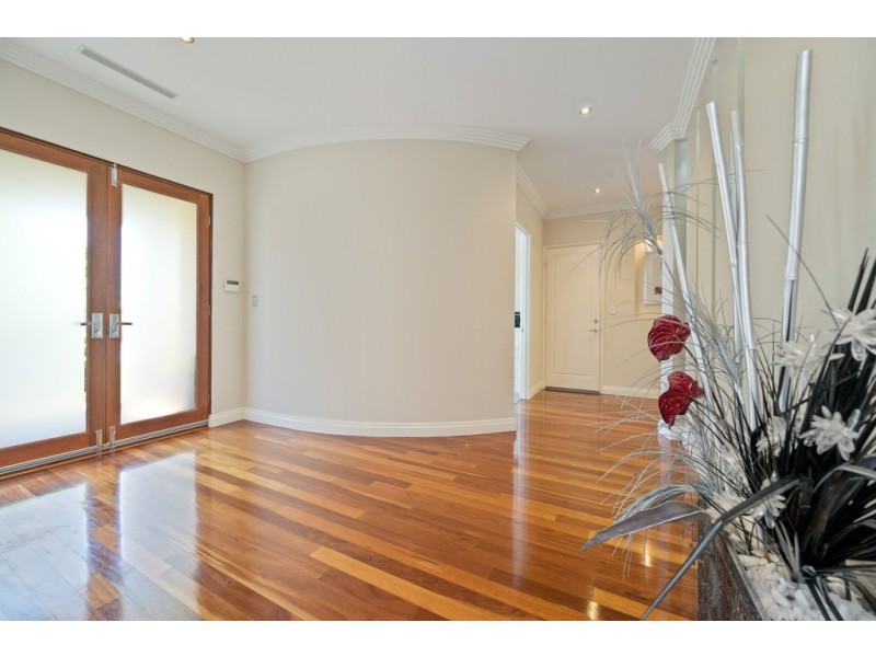 7 Risana Close, Madeley WA 6065