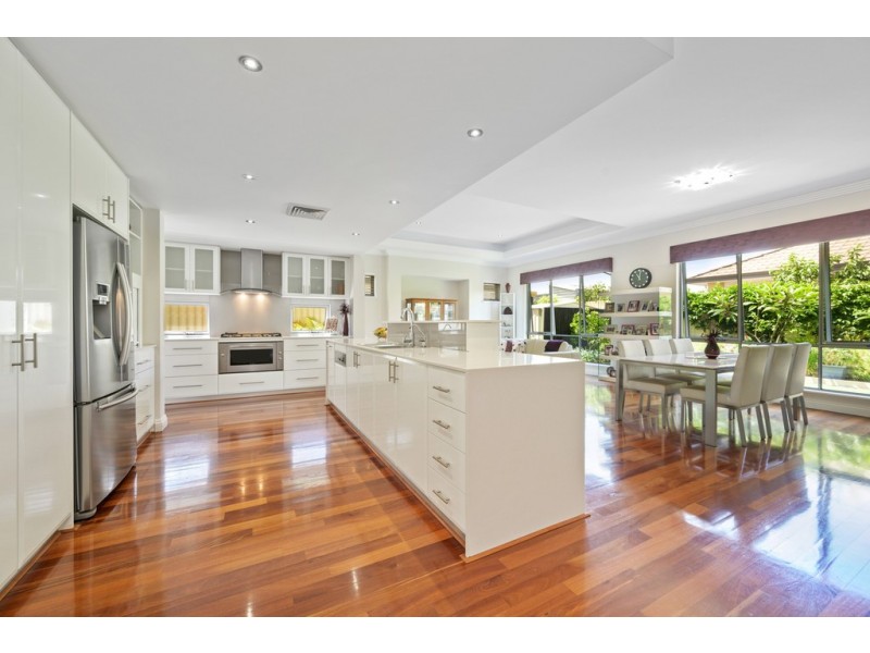 7 Risana Close, Madeley WA 6065