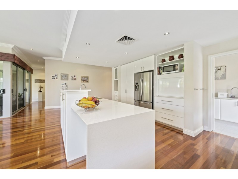 7 Risana Close, Madeley WA 6065