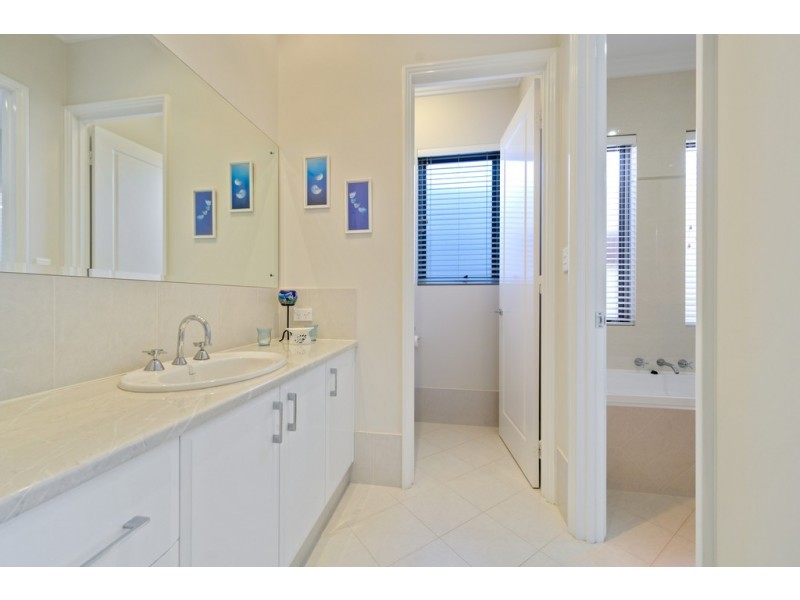 7 Risana Close, Madeley WA 6065