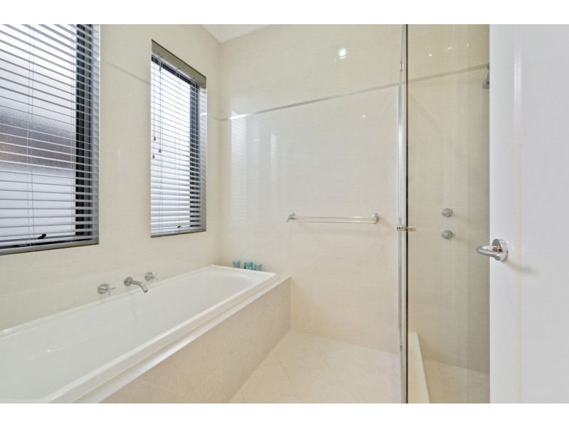 7 Risana Close, Madeley WA 6065