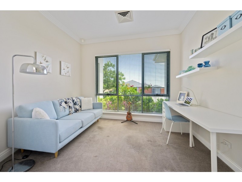 7 Risana Close, Madeley WA 6065