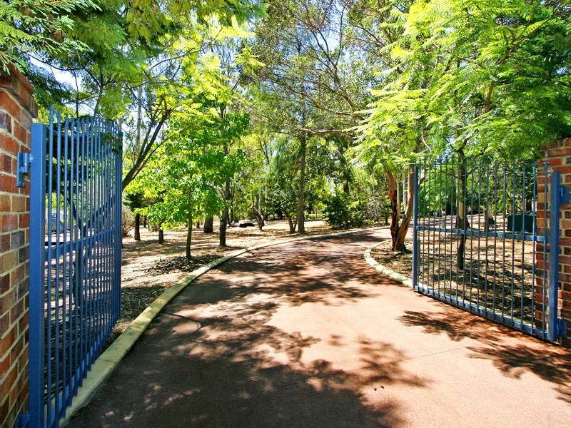 100 Garden Park Drive, Wanneroo WA 6065