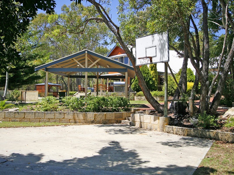 100 Garden Park Drive, Wanneroo WA 6065