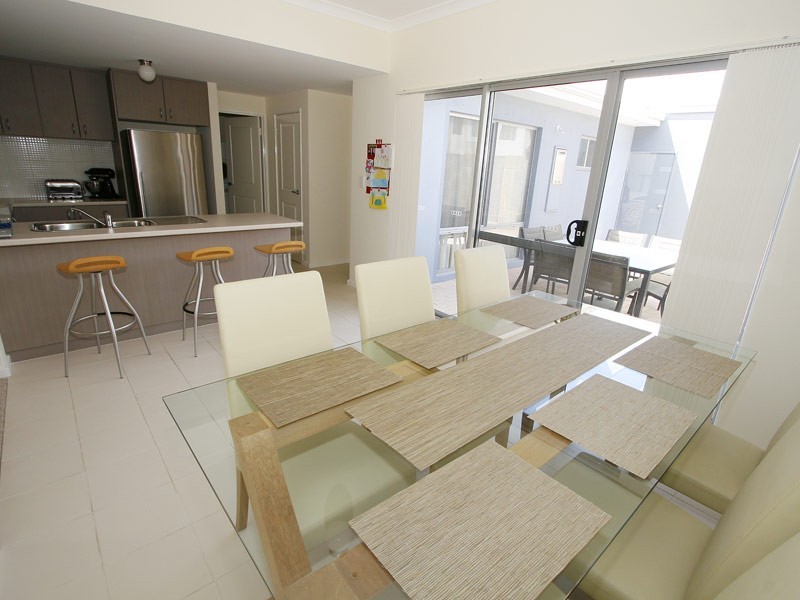 11 Fenian Pass, Hillarys WA 6025