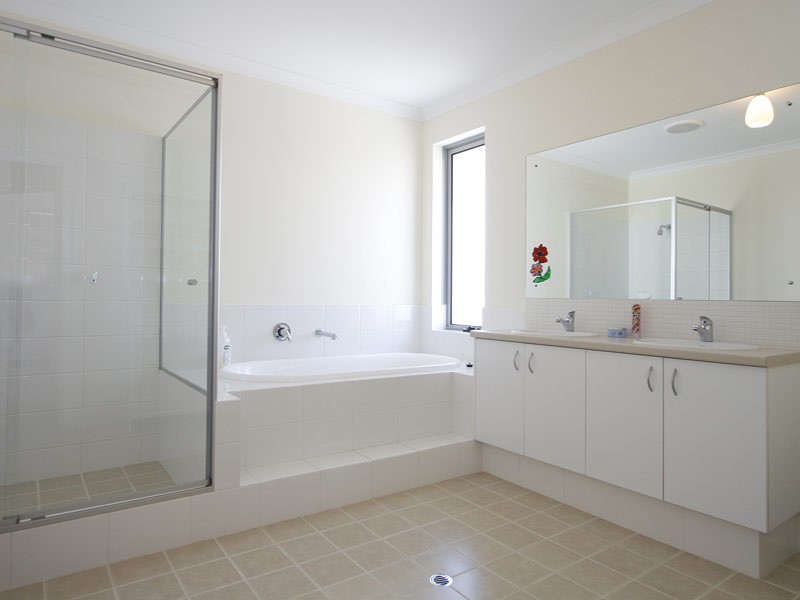 11 Fenian Pass, Hillarys WA 6025