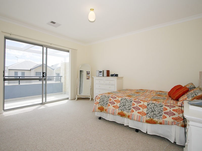 11 Fenian Pass, Hillarys WA 6025
