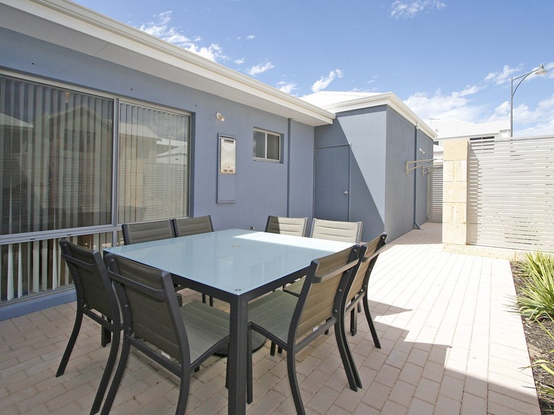 11 Fenian Pass, Hillarys WA 6025