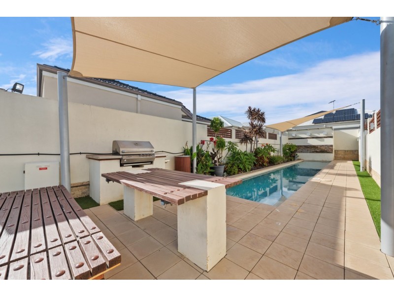 22/15 Crosthwait Circle, Tapping WA 6065