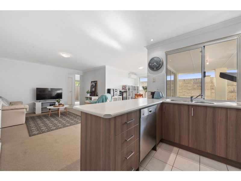 22/15 Crosthwait Circle, Tapping WA 6065